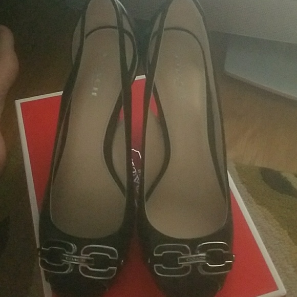Beautiful Black Wedge - Picture 1 of 6